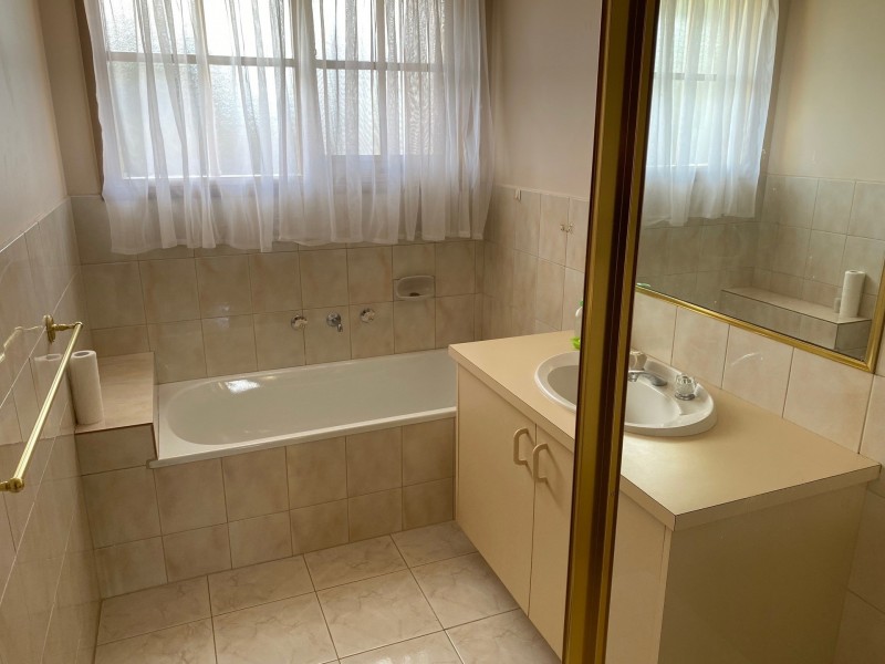 2/9 DEVON DRIVE, Doncaster East VIC 3109