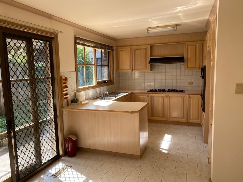 2/9 DEVON DRIVE, Doncaster East VIC 3109