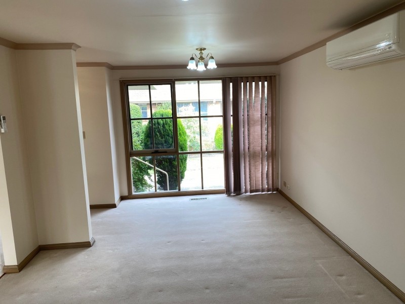 2/9 DEVON DRIVE, Doncaster East VIC 3109