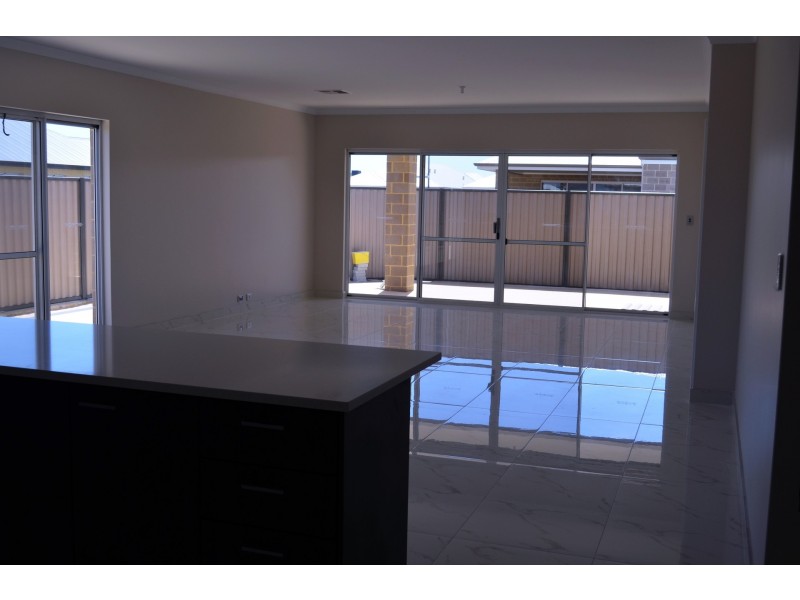 52 Villatella Gardens, Piara Waters WA 6112