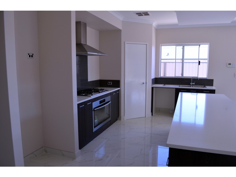 52 Villatella Gardens, Piara Waters WA 6112