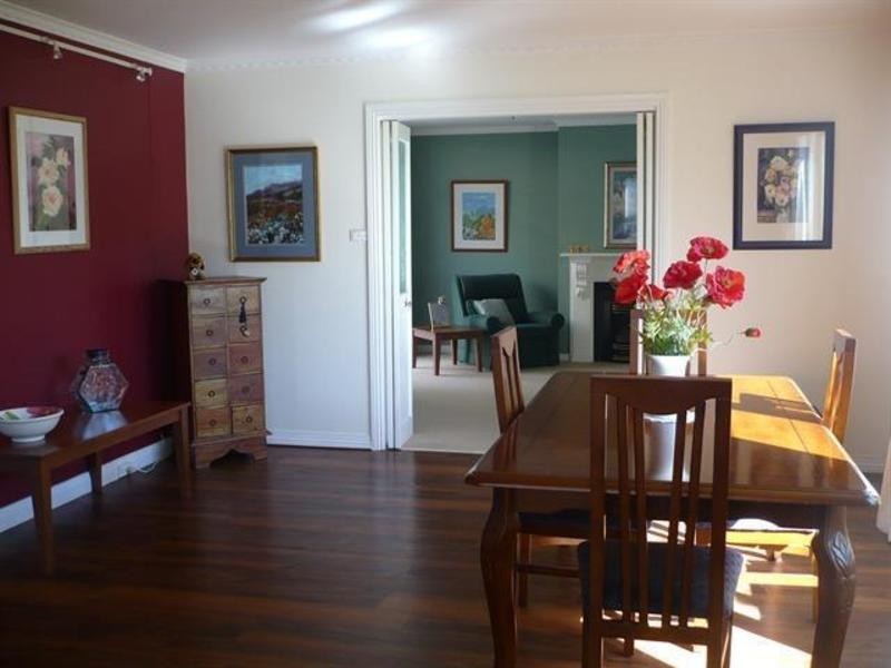 60 Derwent Avenue, Lindisfarne TAS 7015
