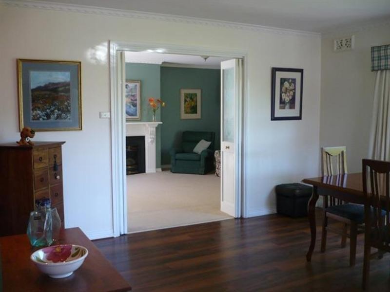 60 Derwent Avenue, Lindisfarne TAS 7015