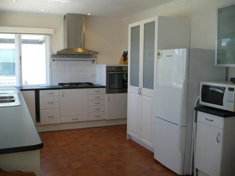 60 Derwent Avenue, Lindisfarne TAS 7015