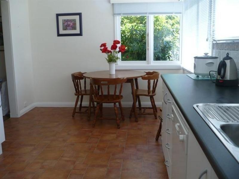 60 Derwent Avenue, Lindisfarne TAS 7015