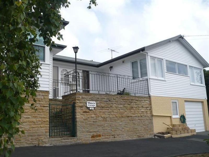 60 Derwent Avenue, Lindisfarne TAS 7015