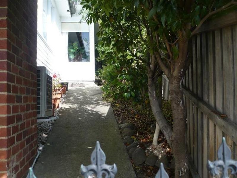 60 Derwent Avenue, Lindisfarne TAS 7015