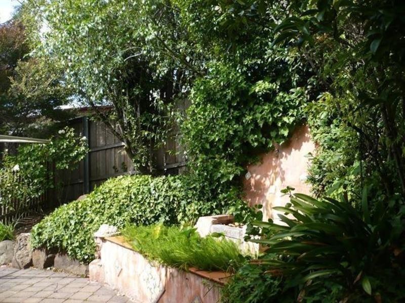 60 Derwent Avenue, Lindisfarne TAS 7015