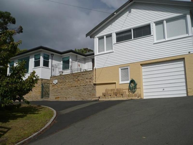 60 Derwent Avenue, Lindisfarne TAS 7015