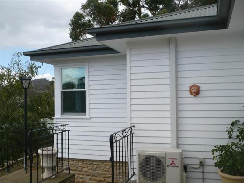 60 Derwent Avenue, Lindisfarne TAS 7015