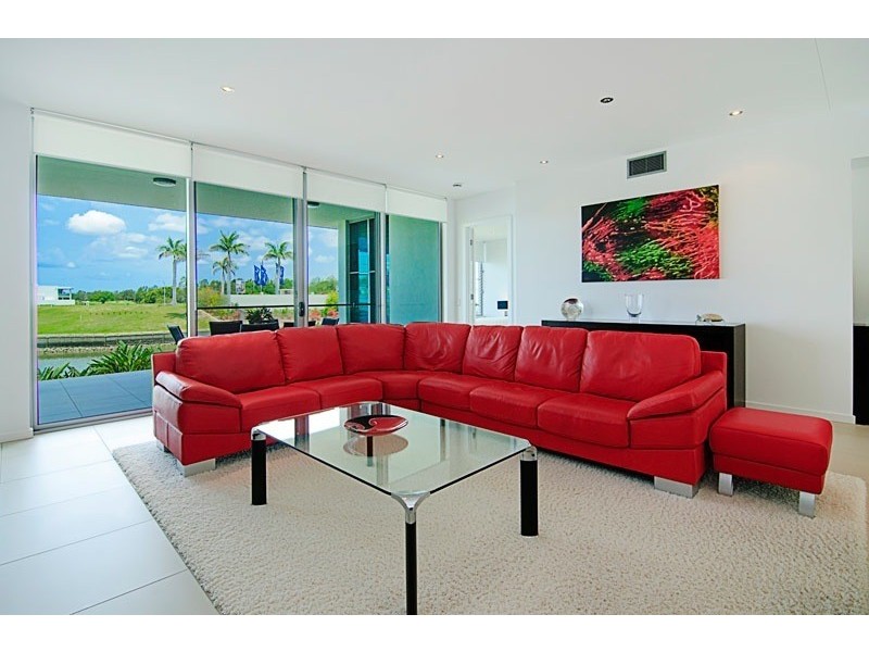 7529 Springfield Drive, Hope Island QLD 4212