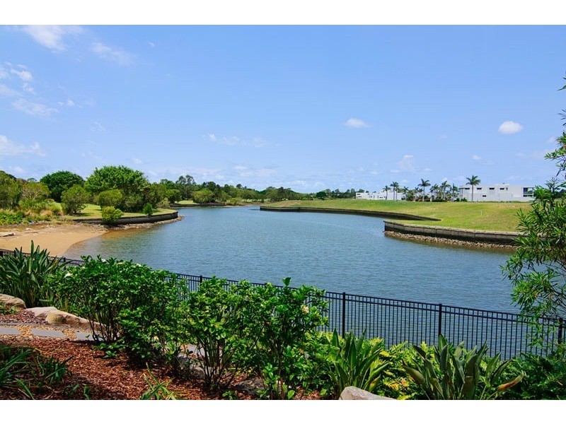7529 Springfield Drive, Hope Island QLD 4212