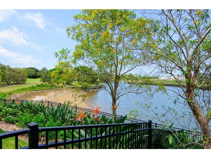 7529 Springfield Drive, Hope Island QLD 4212