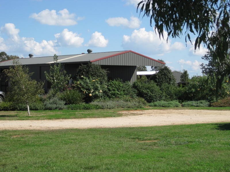 130 Milawa Bobinawarrah Rd, Wangaratta VIC 3677
