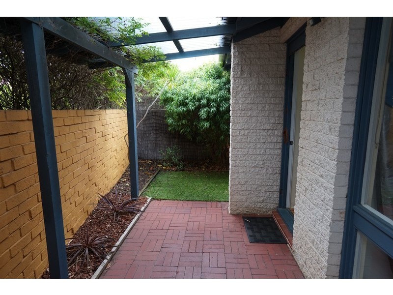 8/224 Labouchere Road, Como WA 6152