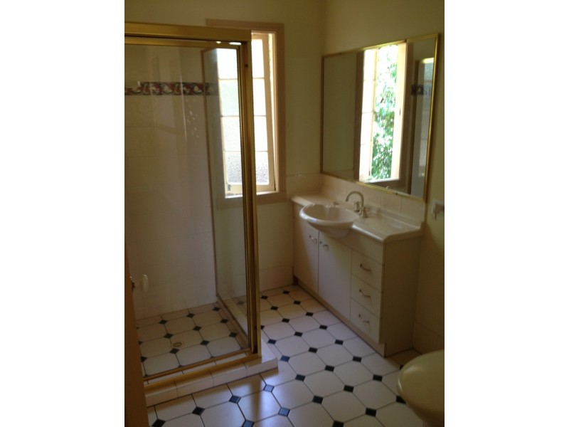 12 Bergin Street, Milton QLD 4064