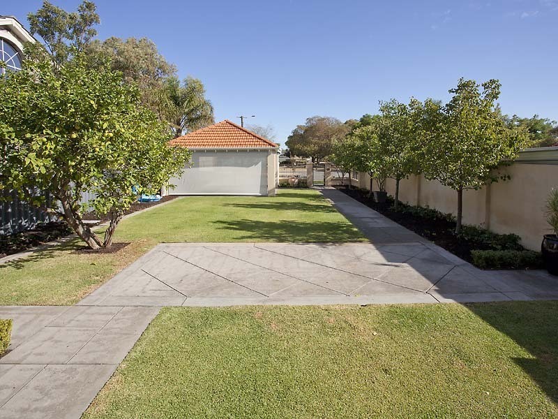 33 Broome St, South Perth WA 6151