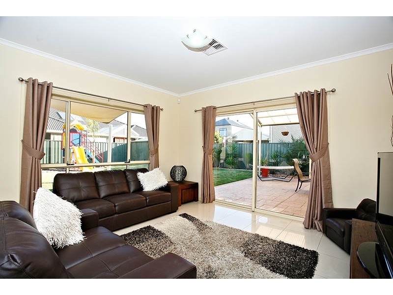 5 Weatherstone Crescent, Mawson Lakes SA 5095