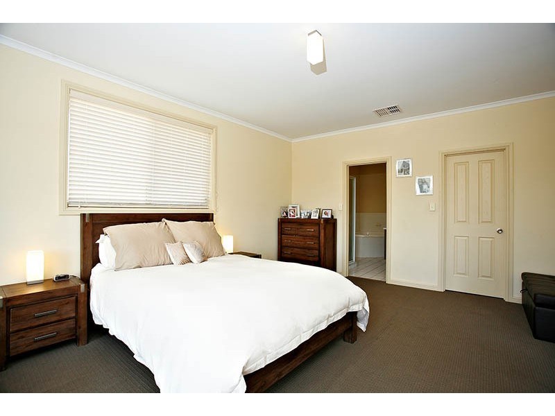 5 Weatherstone Crescent, Mawson Lakes SA 5095