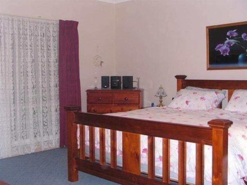 11 Butterworth St, Castlemaine VIC 3450