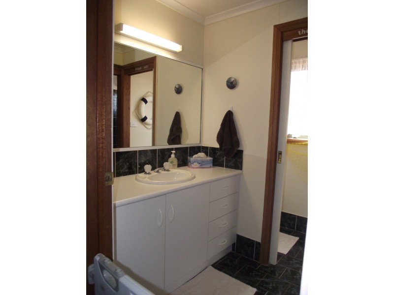 42 Sutton St, Cootamundra NSW 2590