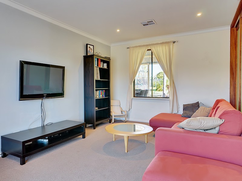 13 Dotterel Way, Yangebup WA 6164