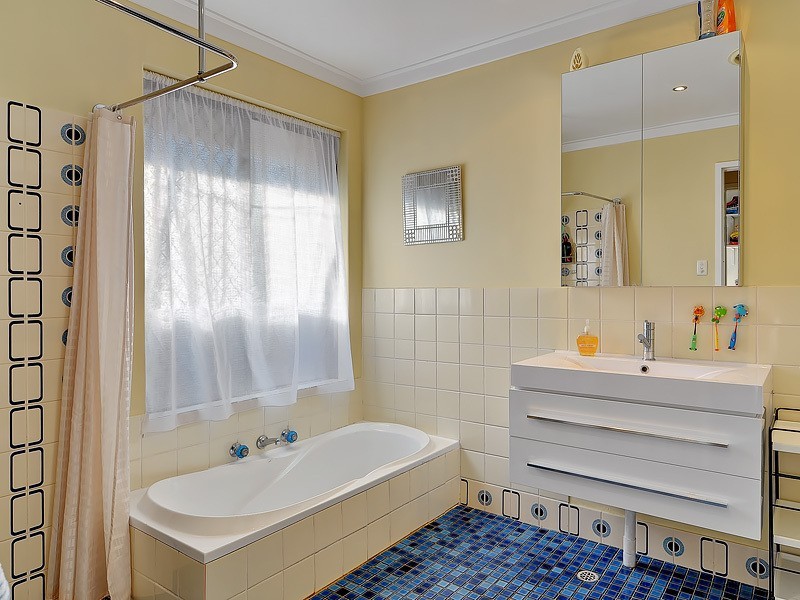 13 Dotterel Way, Yangebup WA 6164