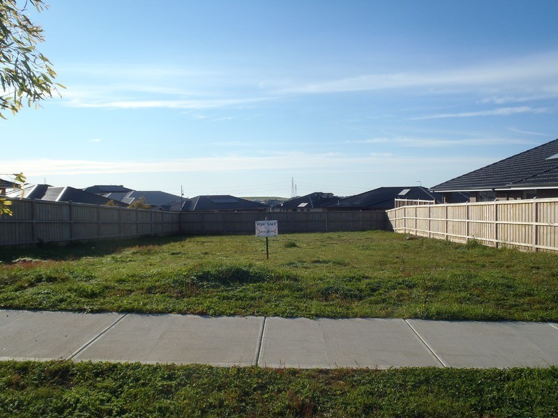 32  Bellis Circuit, Cranbourne South VIC 3977