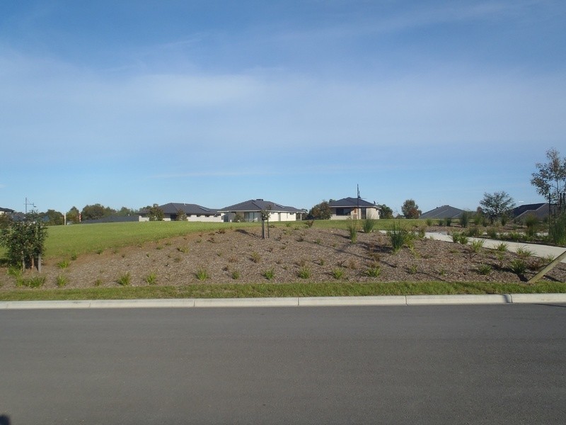 32  Bellis Circuit, Cranbourne South VIC 3977