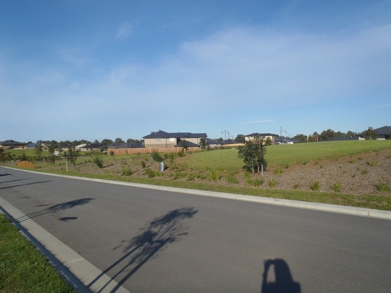 32  Bellis Circuit, Cranbourne South VIC 3977