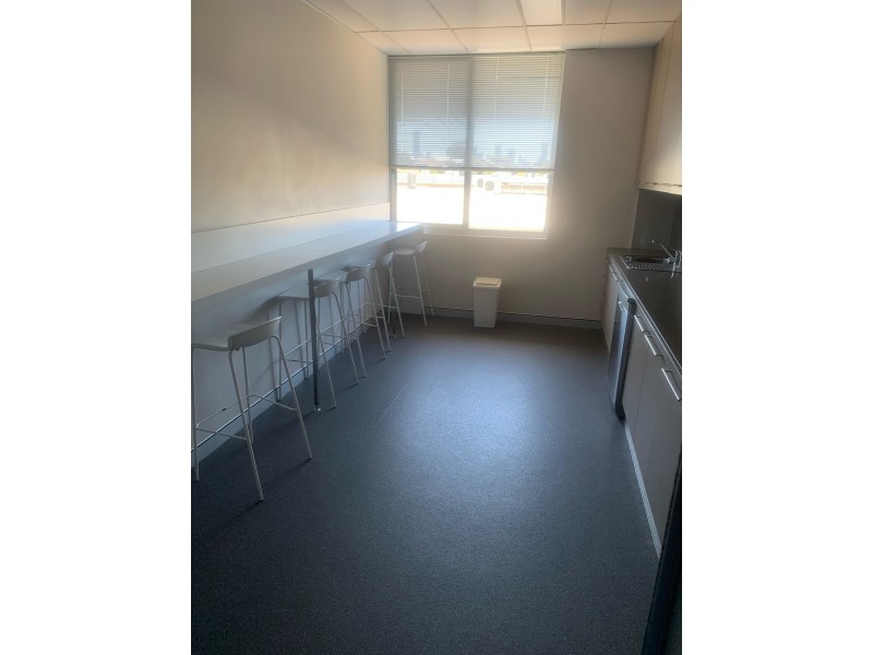 246 Old Clevland Road, Coorparoo QLD 4151