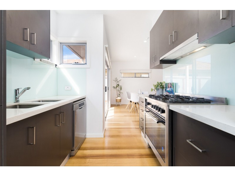 2/9 Strong Street, Spotswood VIC 3015