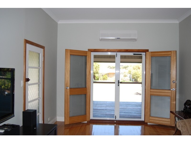 8 Currie Street, Waikiki WA 6169