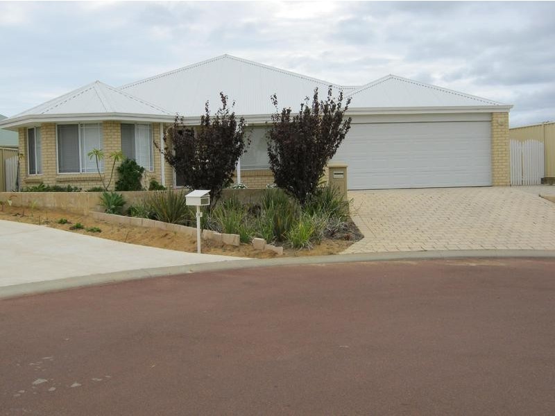 4 Dyer Lane, Lakelands WA 6180