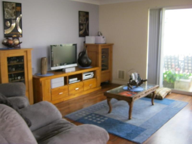 4 Dyer Lane, Lakelands WA 6180