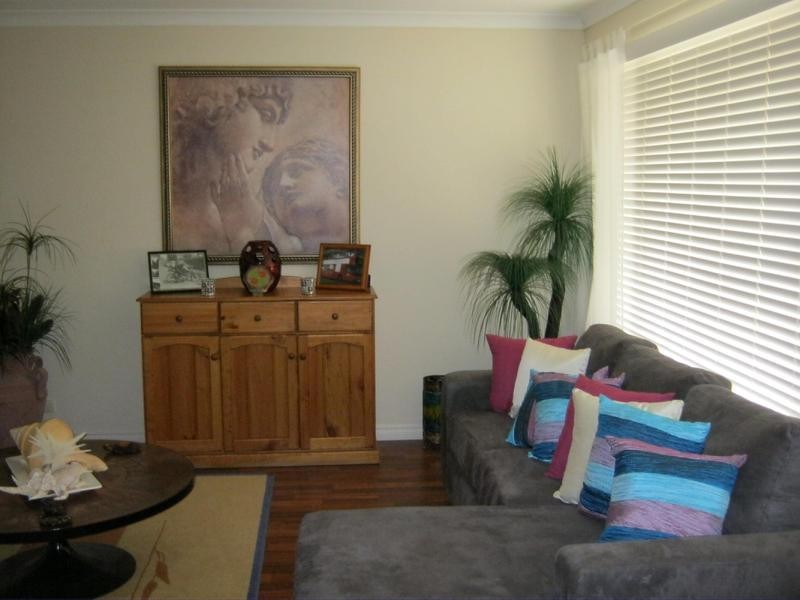 4 Dyer Lane, Lakelands WA 6180