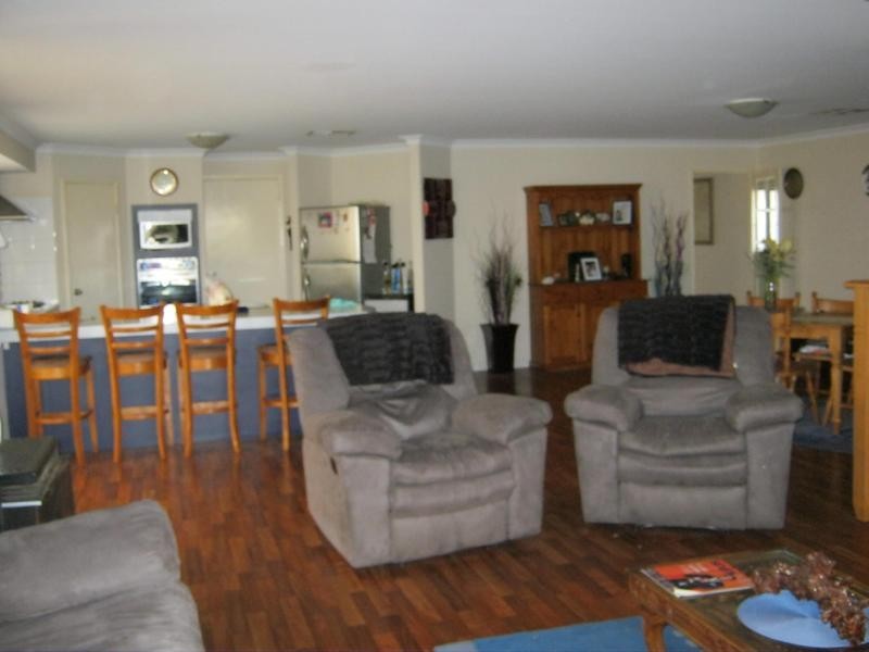 4 Dyer Lane, Lakelands WA 6180