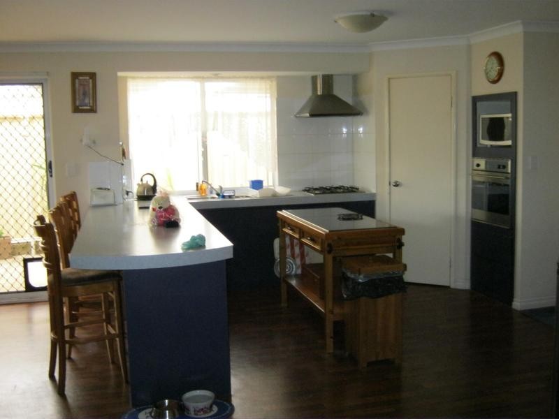 4 Dyer Lane, Lakelands WA 6180