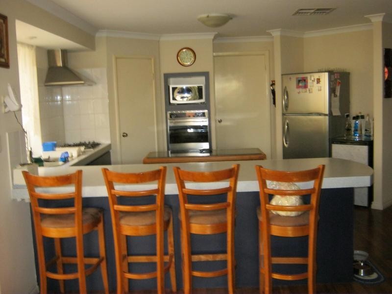 4 Dyer Lane, Lakelands WA 6180