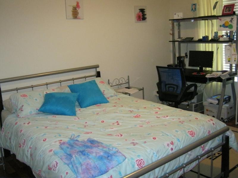 4 Dyer Lane, Lakelands WA 6180