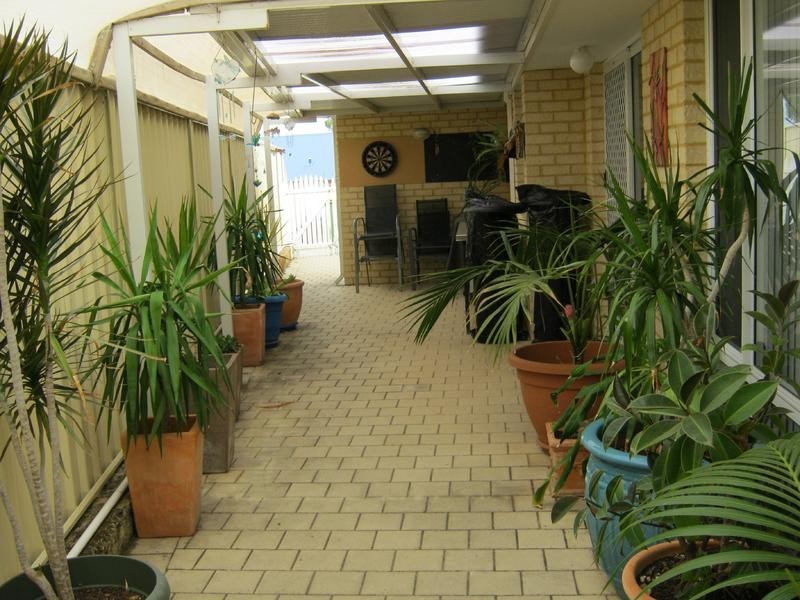 4 Dyer Lane, Lakelands WA 6180