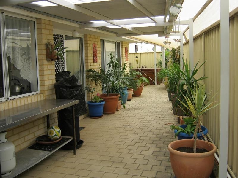 4 Dyer Lane, Lakelands WA 6180