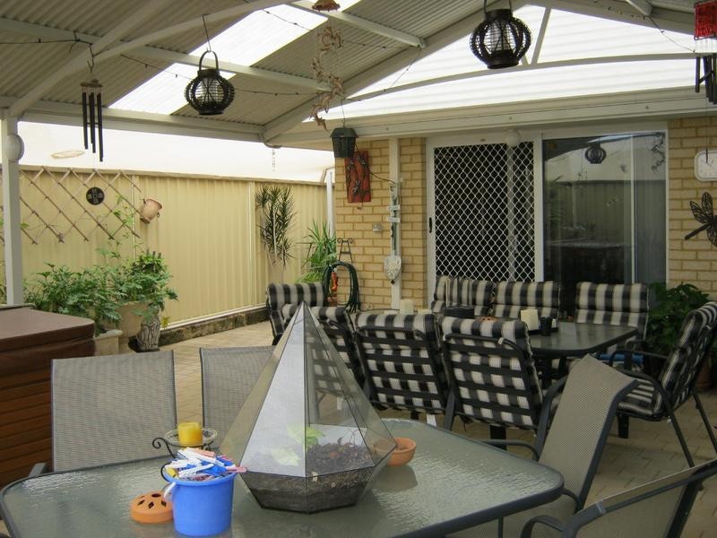 4 Dyer Lane, Lakelands WA 6180