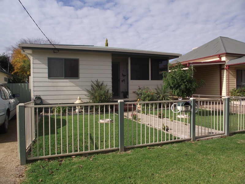 42 Sutton St, Cootamundra NSW 2590
