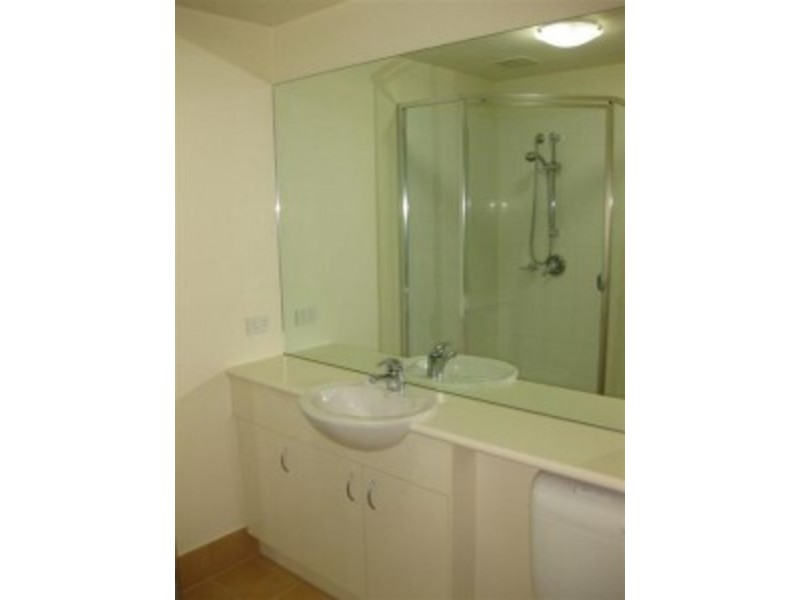 4204/570 Lygon Street, Carlton VIC 3053