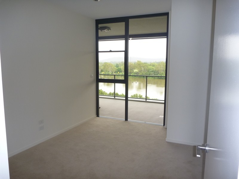 220/197 King Arthur Terrace, Tennyson QLD 4105