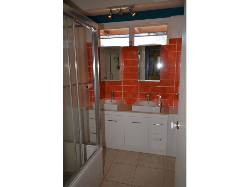 16 Eagle Avenue, Burleigh Waters QLD 4220