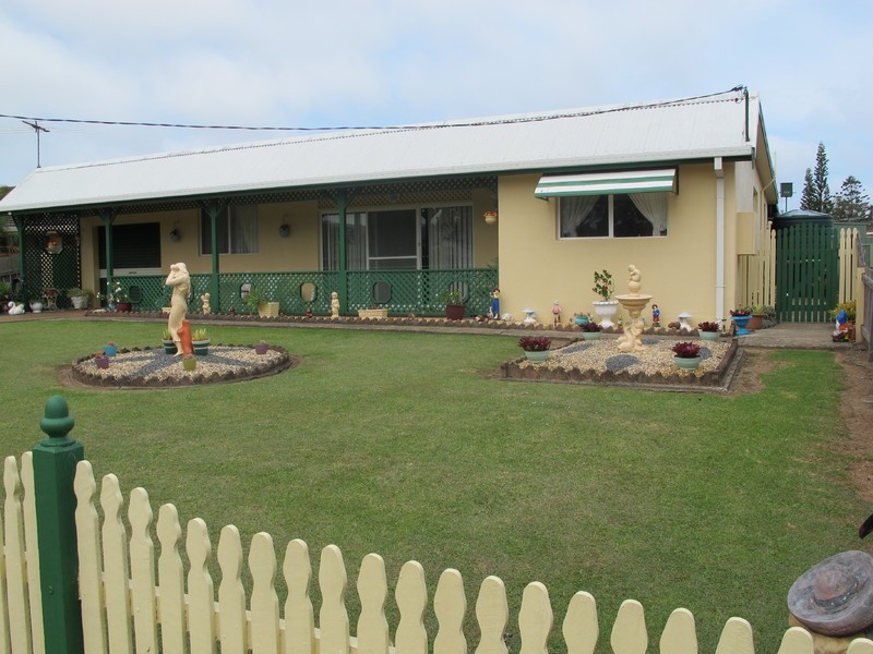 19 Newmans Rd, Woolgoolga NSW 2456