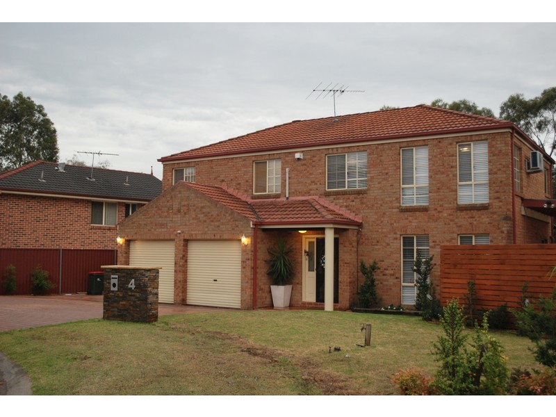 4 Hardy Place, Casula NSW 2170