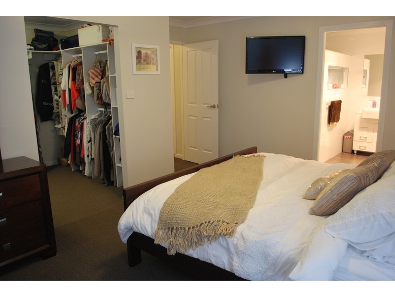 4 Hardy Place, Casula NSW 2170